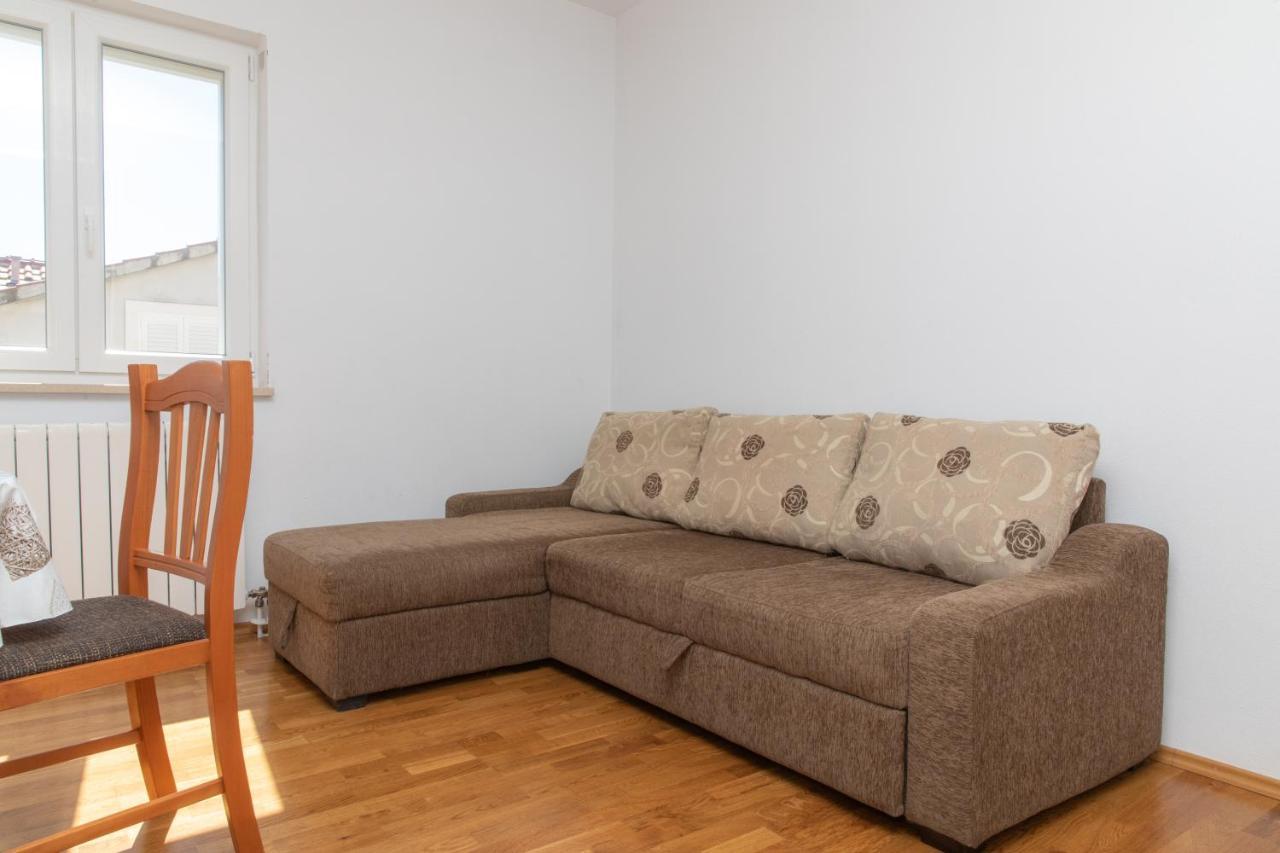 Apartments Ella Супетар Екстериор снимка