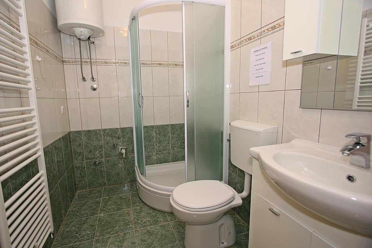 Apartments Ella Супетар Екстериор снимка