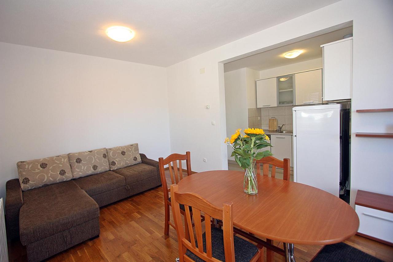 Apartments Ella Супетар Екстериор снимка