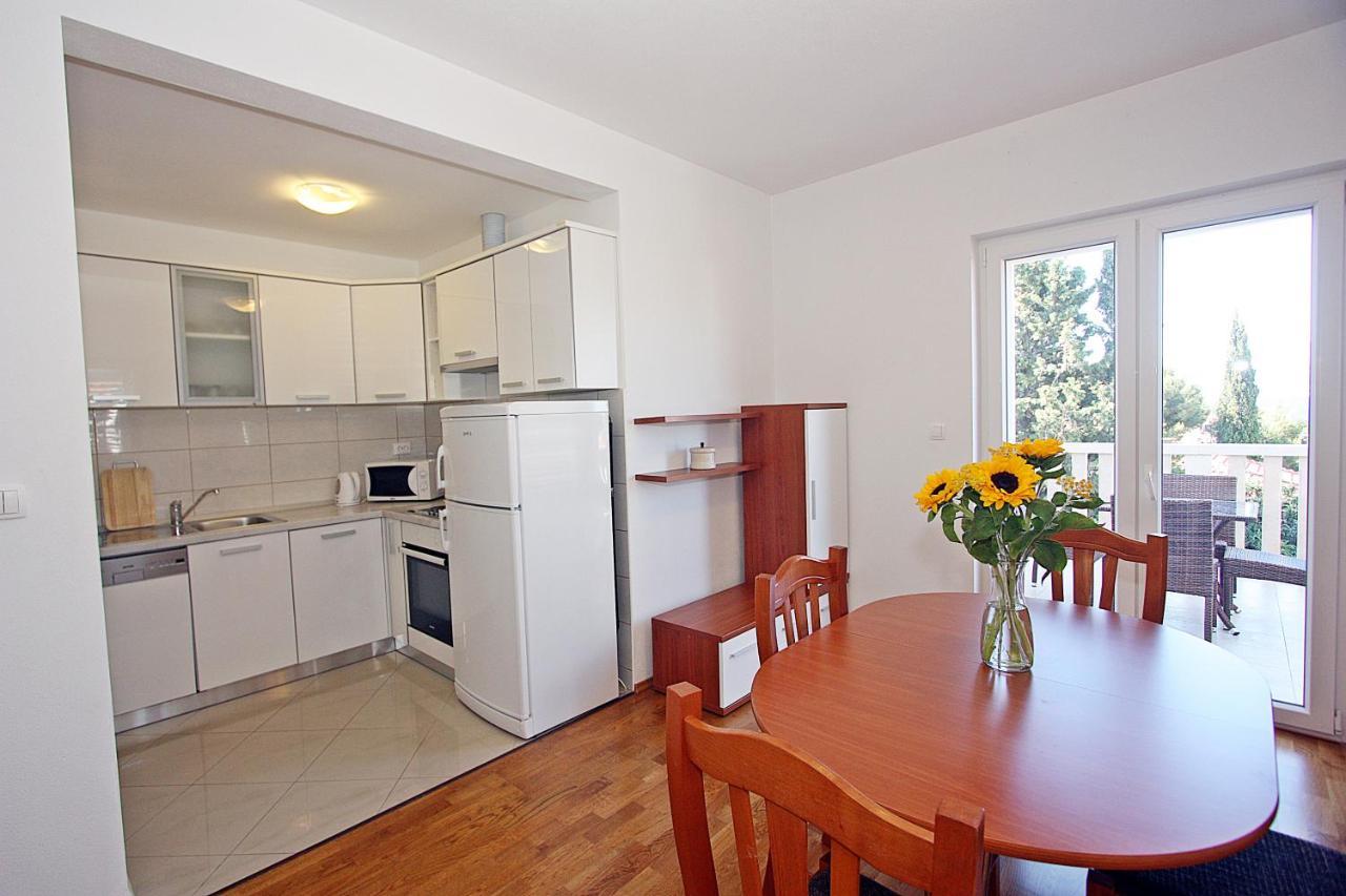 Apartments Ella Супетар Екстериор снимка
