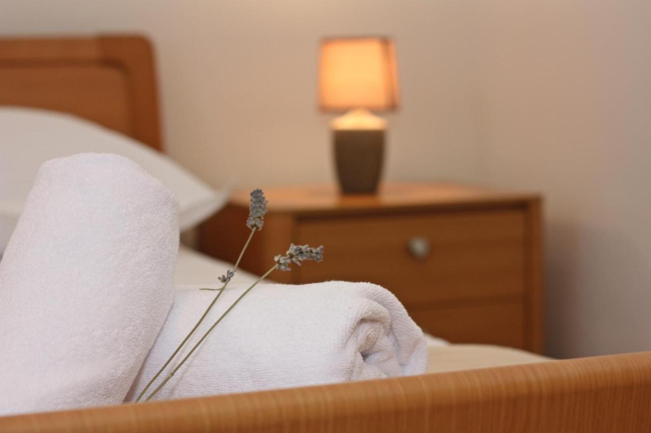 Apartments Ella Супетар Екстериор снимка