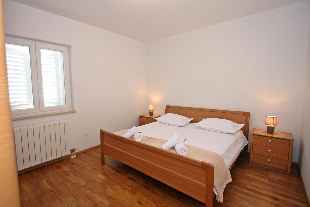 Apartments Ella Супетар Екстериор снимка