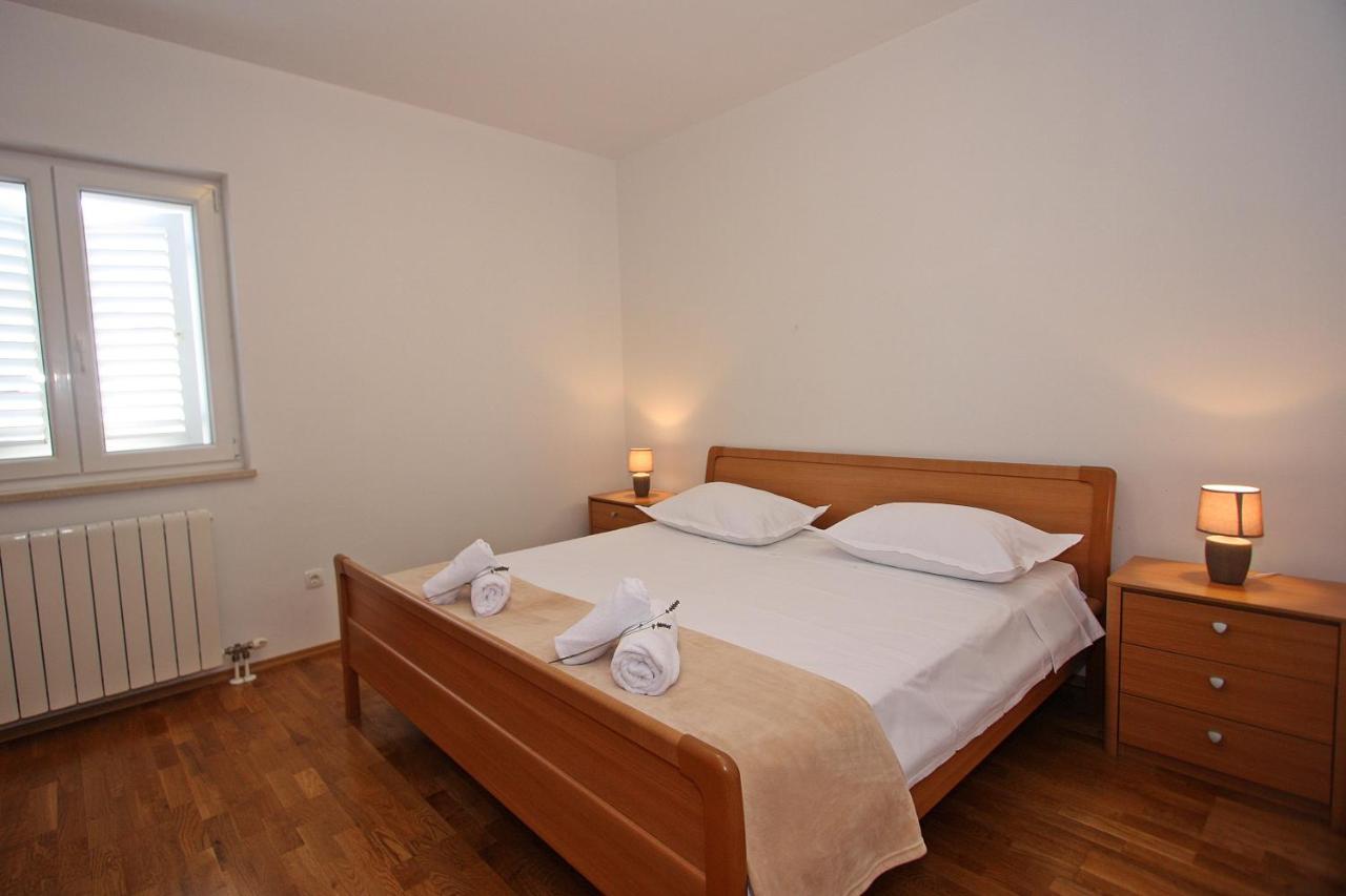 Apartments Ella Супетар Екстериор снимка
