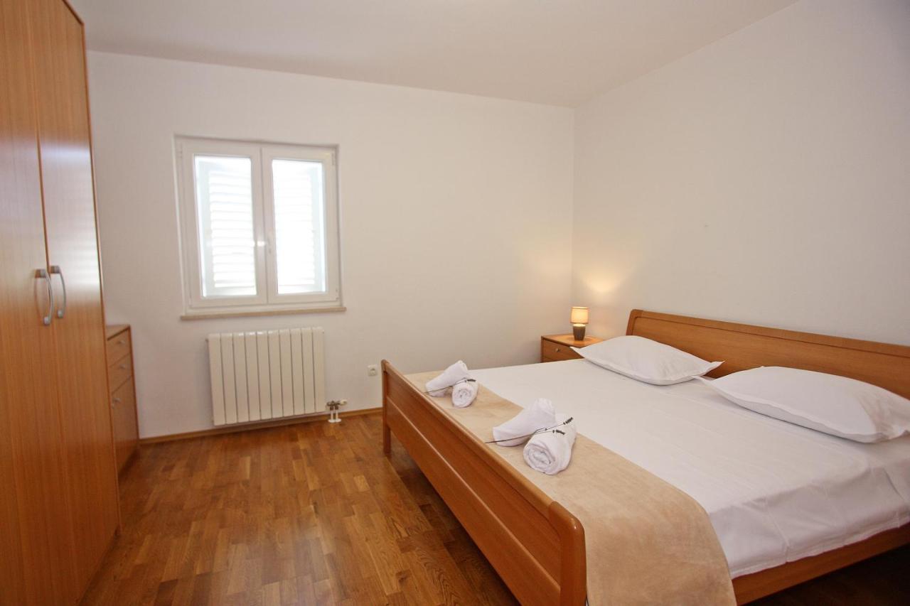 Apartments Ella Супетар Екстериор снимка