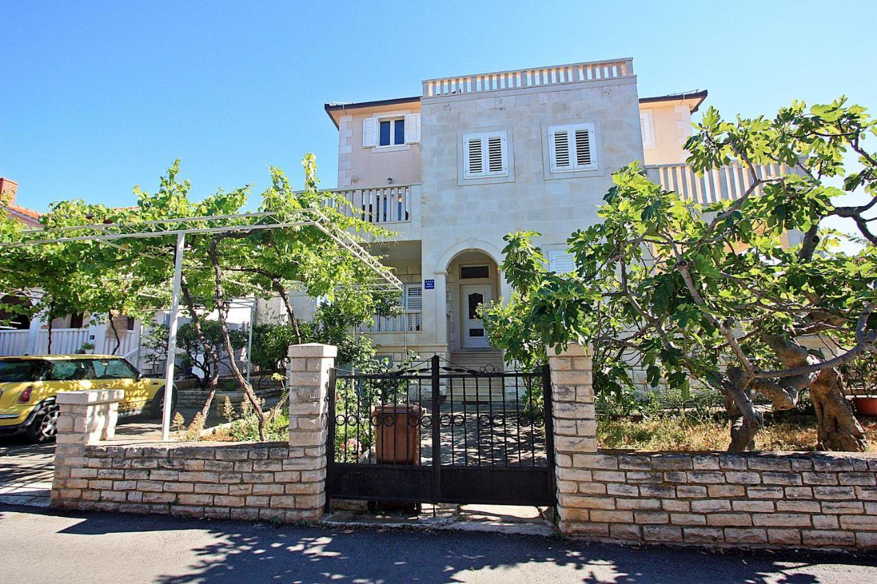 Apartments Ella Супетар Екстериор снимка