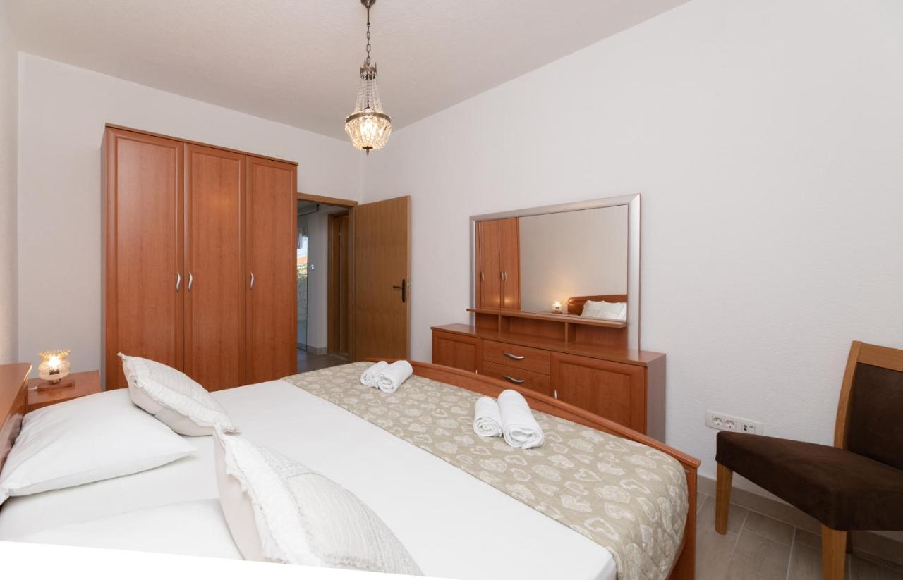 Apartments Ella Супетар Екстериор снимка