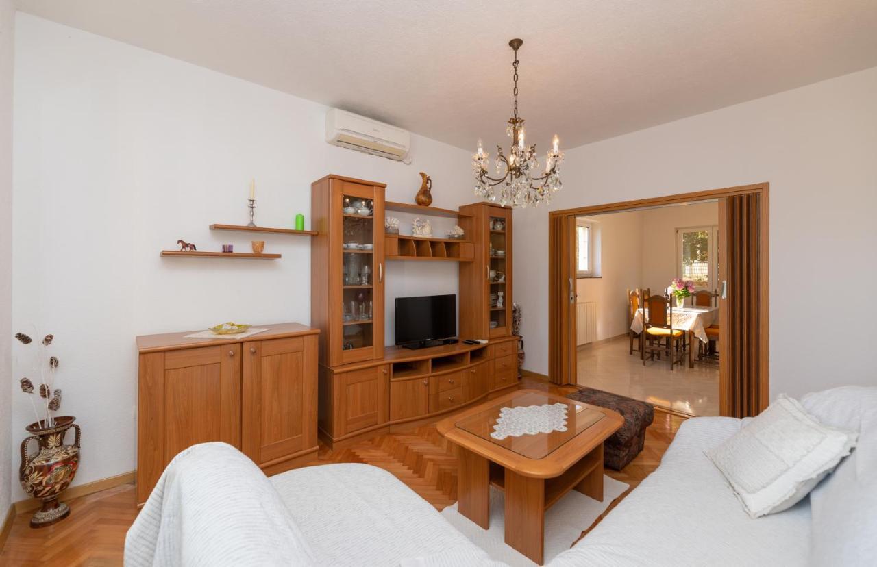Apartments Ella Супетар Екстериор снимка