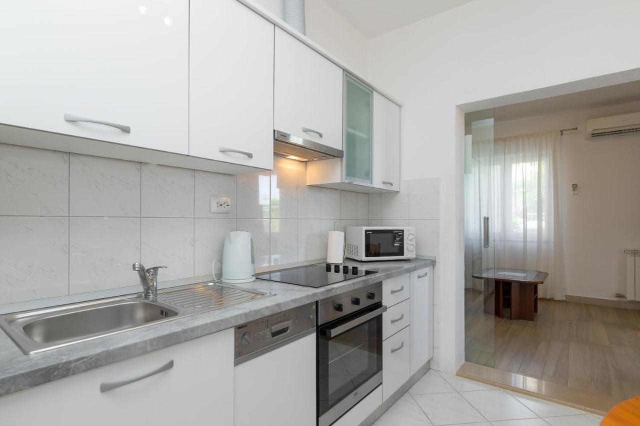 Apartments Ella Супетар Екстериор снимка
