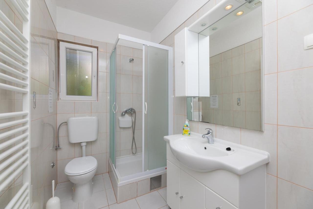 Apartments Ella Супетар Екстериор снимка