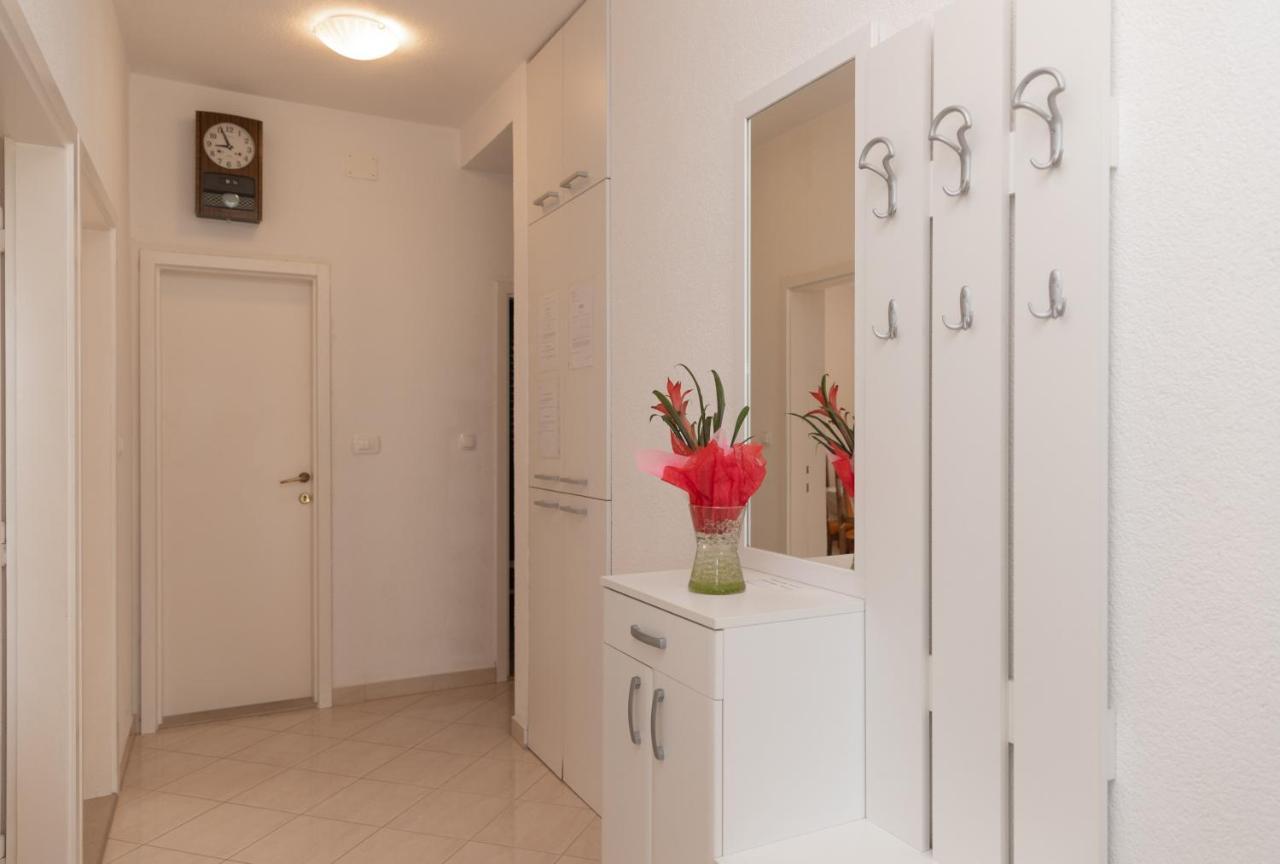 Apartments Ella Супетар Екстериор снимка