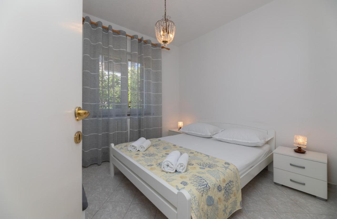 Apartments Ella Супетар Екстериор снимка