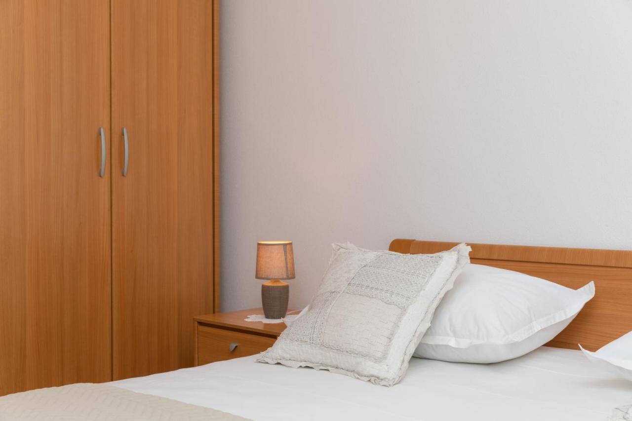 Apartments Ella Супетар Екстериор снимка