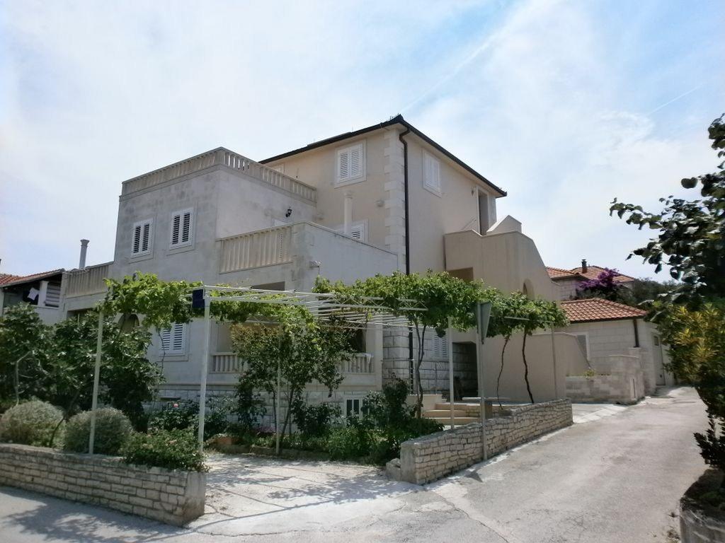 Apartments Ella Супетар Екстериор снимка